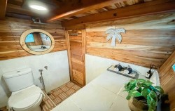 Open Trip 3D2N Komodo by Vinca Voyages, Balinese Room - Bathroom