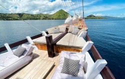 Front Deck,Komodo Open Trips,Open Trip 3D2N Komodo by Vinca Voyages