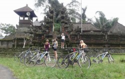 Bali Great Bike Tour, Visit Local Temple