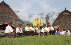 Sailing Komodo and Wae Rebo 5 Days 3 Nights, Wae Rebo Peoples