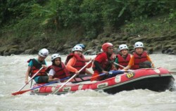 Bukit Lawang Trekking and Rafting 5 Days 4 Nights, Sumatra Adventure, Rafting at Wampu River