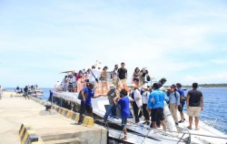 Day Cruise to Nusa Penida Island by Wanderlust Cruise, Nusa Penida Fast boats, Wanderlust - Boarding