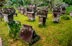 Manado Tour 5 Days & 4 Nights Package, Waruga Ancient Grave