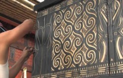 TORAJA CULTURE AND NATURE TOUR  5 Days / 4 Nights, Wood Carving Maker