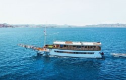 Boat,Komodo Open Trips,Open Trip Labuan Bajo 3D2N by Yukai Deluxe Phinisi