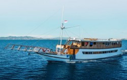 Boat 2 image, Open Trip Labuan Bajo 3D2N by Yukai Deluxe Phinisi, Komodo Open Trips