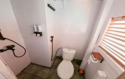 Signature Cabin - Bathroom image, Open Trip Labuan Bajo 3D2N by Yukai Deluxe Phinisi, Komodo Open Trips