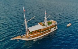 Boat image, Open Trip 3D2N by Zada Hela Superior Phinisi, Komodo Open Trips