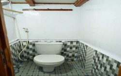 Zada Hela Superior Phinisi Charter, Komodo Boats Charter, Deluxe Cabin - Bathroom