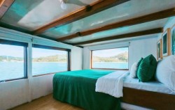 Master Cabin image, Zada Hela Superior Phinisi Charter, Komodo Boats Charter