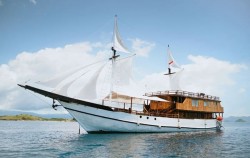 Zada Nara Luxury Phinisi Charter, Boat