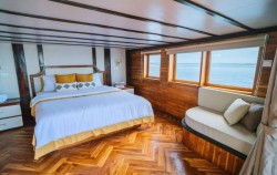 Zada Nara Luxury Phinisi Charter, Master Cabin