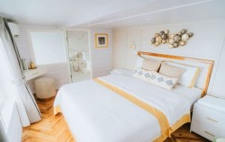 Suite Cabin,Komodo Boats Charter,Zada Nara Luxury Phinisi Charter
