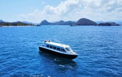 Komodo One Day Open Trips by Zada Raya Speedboat, Boat