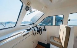 Captain Seat image, Zada Raya Speedboat Charter Private Trips, Komodo Boats Charter