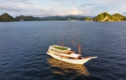 Boat,Komodo Boats Charter,Zada Ulla Deluxe Phinisi Charter