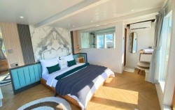 Master Cabin,Komodo Boats Charter,Zada Ulla Deluxe Phinisi Charter