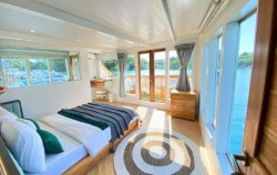 Master Cabin image, Zada Ulla Deluxe Phinisi Charter, Komodo Boats Charter